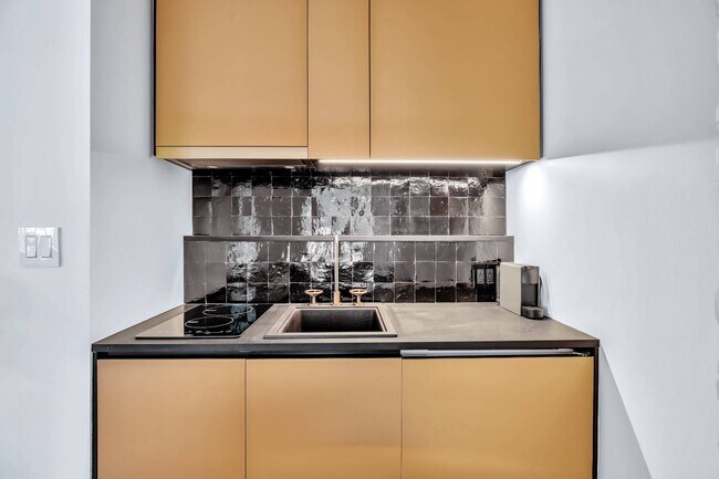 Foto del edificio - 290 W 11th St
