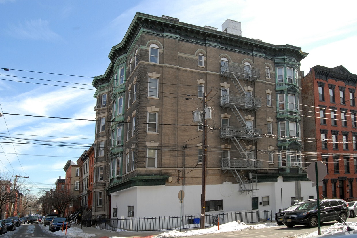 Building Photo - 215-219 10th St