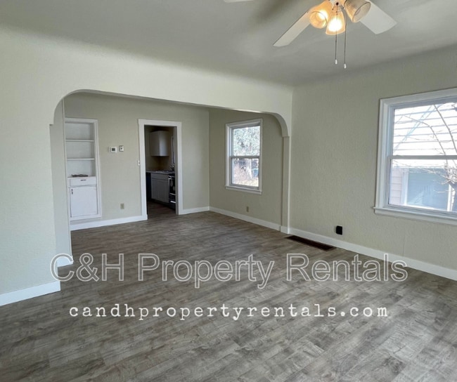 Building Photo - 611 Grand Ave