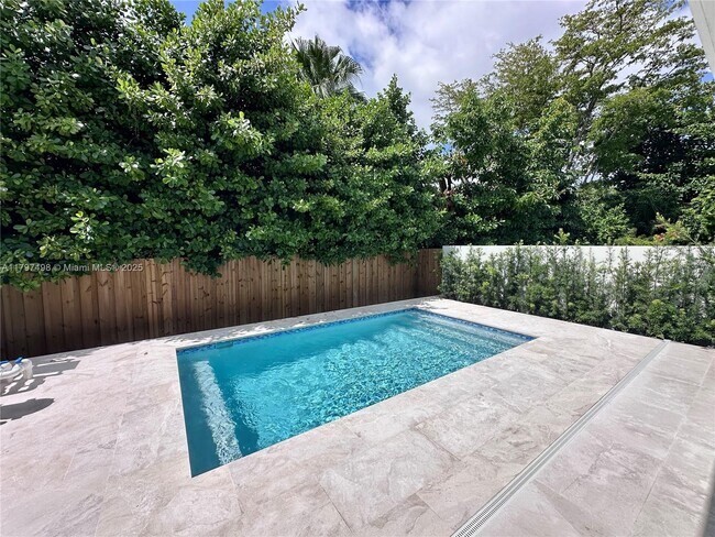 Building Photo - 8410 SW 65th Ave