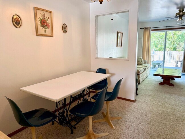 Foto del edificio - 7227 Oak Ridge Pl