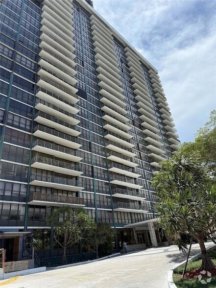 Building Photo - 780 NE 69th St