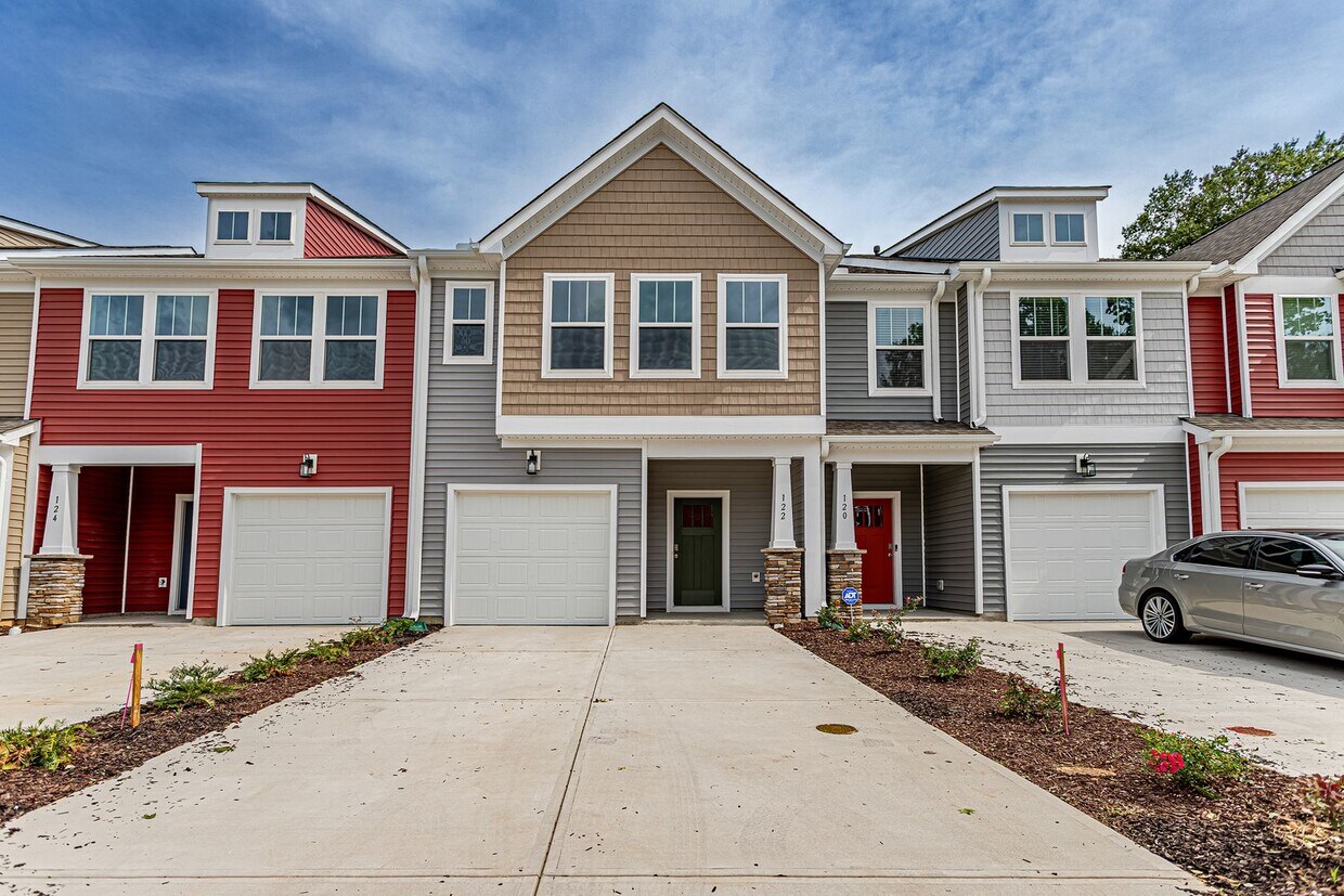 Primary Photo - Beautiful 3 Bedroom, 2.5 Bathroom in Simps...