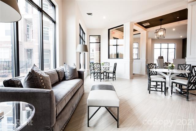Foto del edificio - 16403 Holly Crest Ln