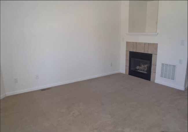 Building Photo - 2426 Parkfront Dr