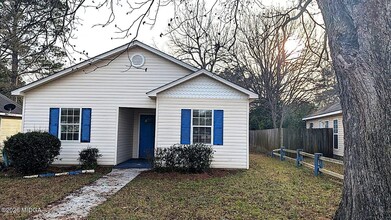 Building Photo - 310 Orchard Way