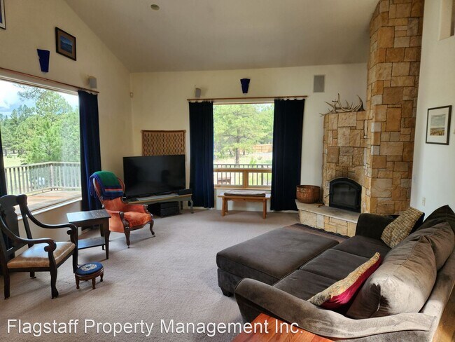 Building Photo - 4 br, 3.5 bath House - 4772 E. Monroe Street