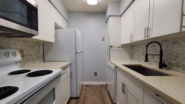 Foto del edificio - 345 Wymore Rd