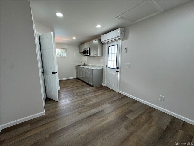Building Photo - 20 Irving Pl