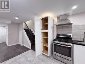Building Photo - 17 Deerwood Crescent