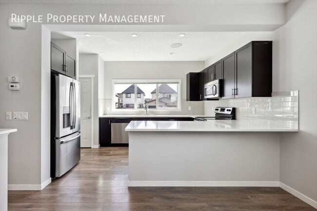Building Photo - Modern 4 Beds, 3.5 Baths Single- Family | ...
