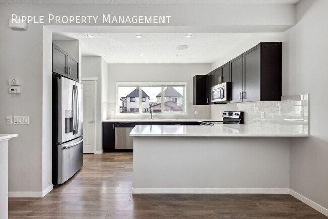 Photo du bâtiment - Modern 4 Beds, 3.5 Baths Single- Family | ...