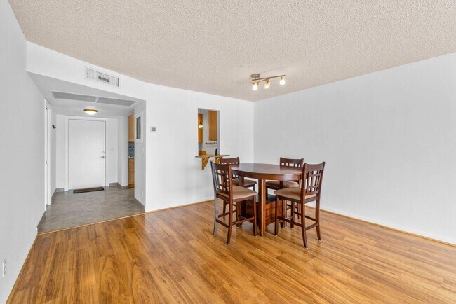 Building Photo - 405 US-1