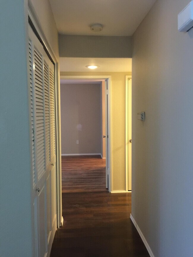 Building Photo - 415 Ribbon Beach Way