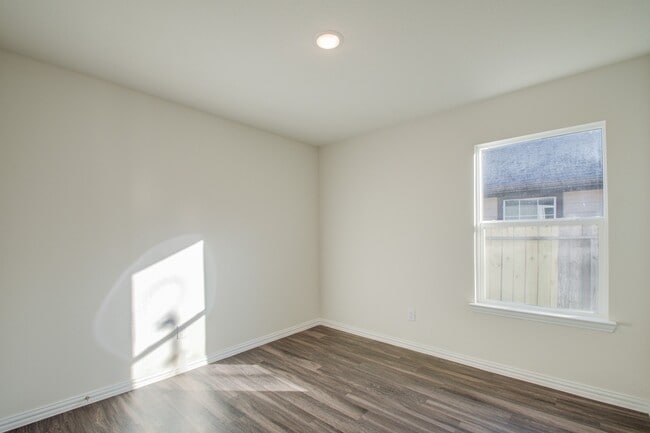 Foto del edificio - 6202 N Wayside Dr