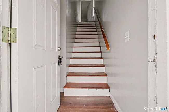 Building Photo - 143 Highland Ave