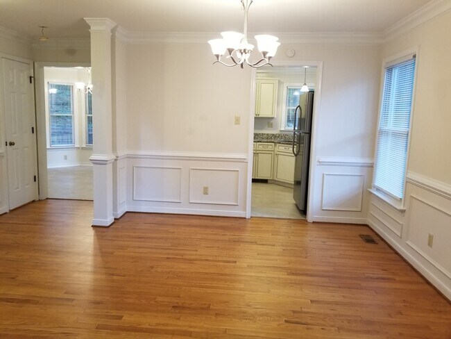 Foto del edificio - 2 Story Transitional in Woodlake