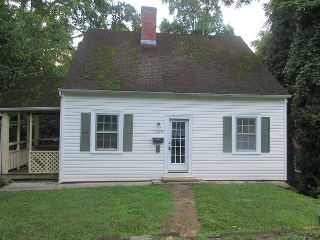 Building Photo - 1904 Stadium Rd