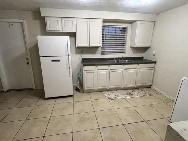 Building Photo - 2901 NW 21st St