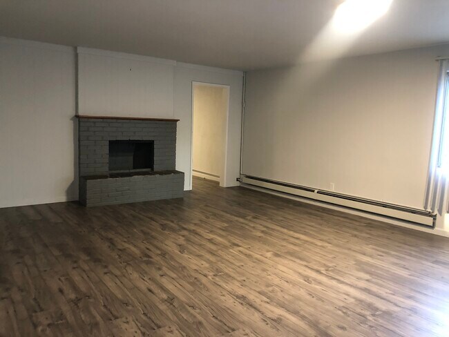 Foto del edificio - 1265 NE Hillside Dr