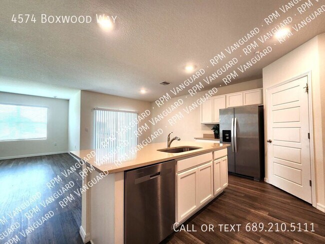 Foto del edificio - 4574 Boxwood Wy