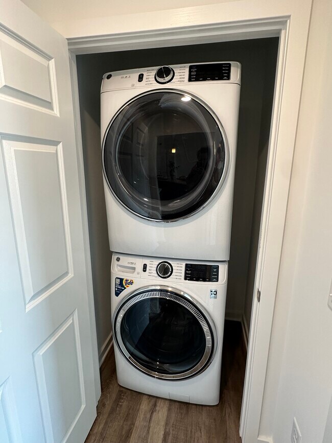 Fotografía del edificio - 660 E Cypress St