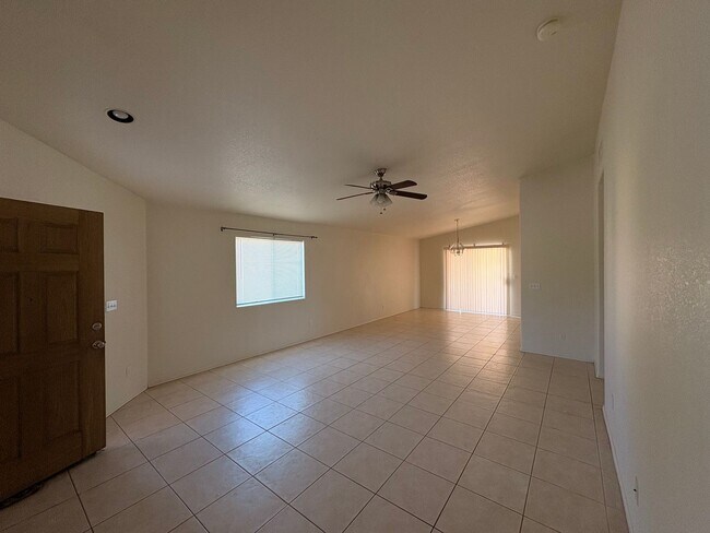 Foto del edificio - 3Bed 2Bath West Side Home