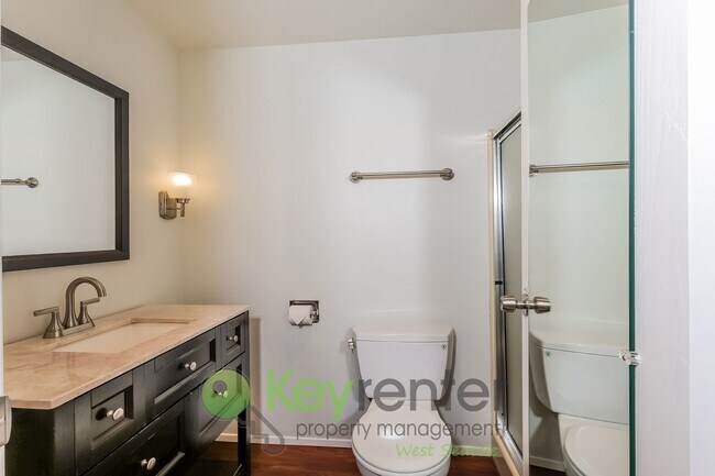 Foto del edificio - Stylish 2-Bed Condo with Pool & Clubhouse Access