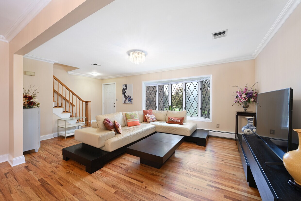 Primary Photo - 106 Hawthorne Ave