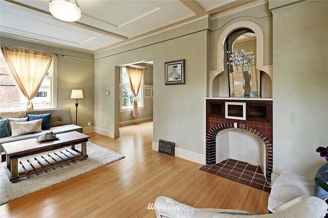 Foto del edificio - 912 NE 73rd St