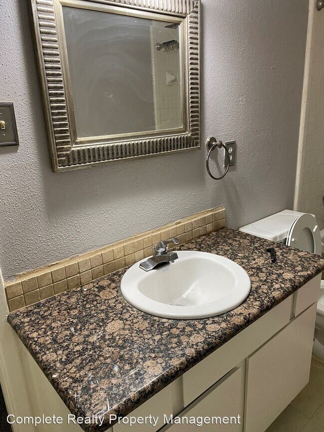 Foto del edificio - 12050 Mighty Oak Dr