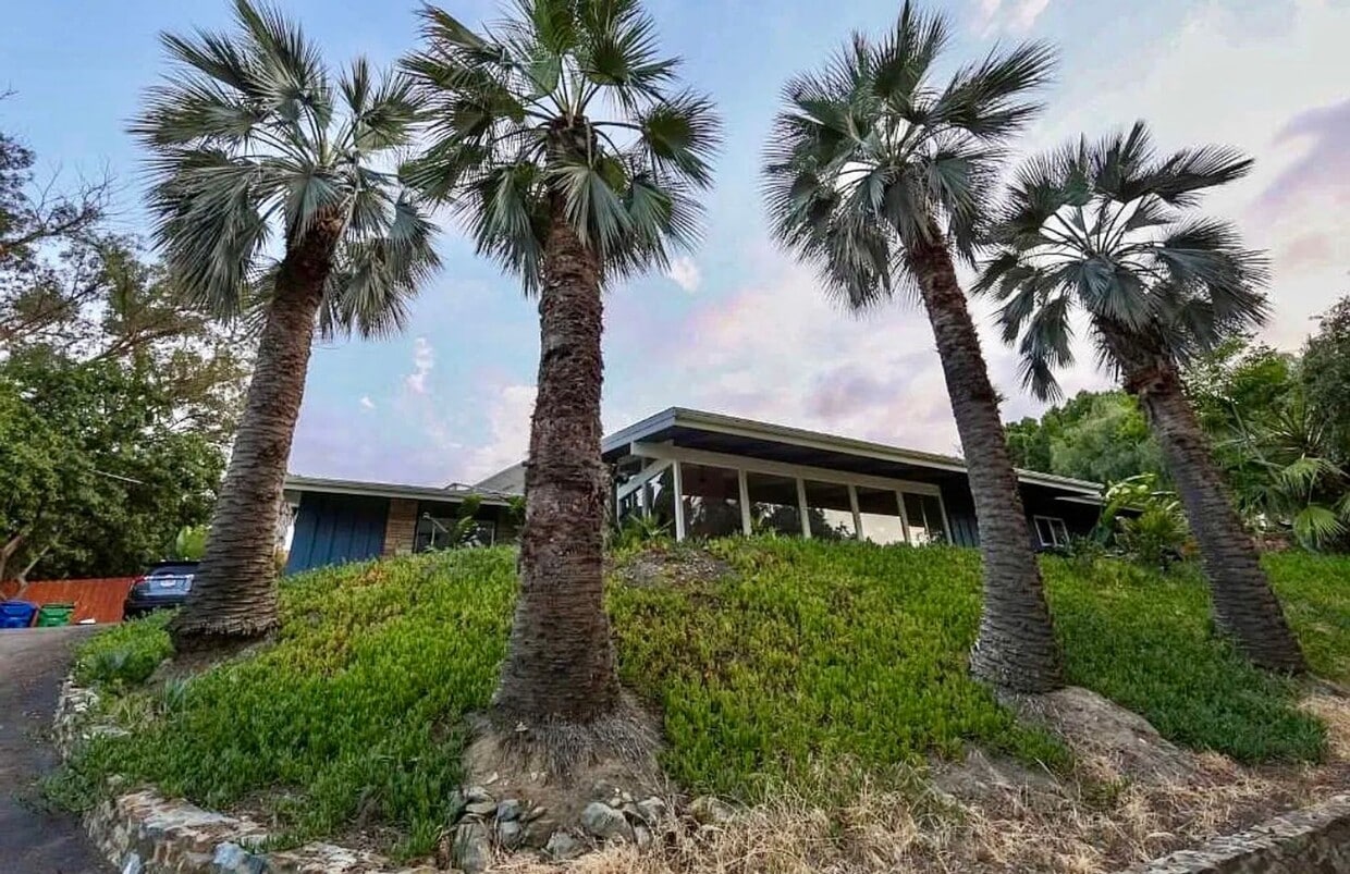 Primary Photo - Stunning 3 Bedroom 2 Bathroom Home in La Mesa!