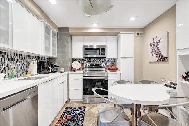 Building Photo - 9225 Collins Ave