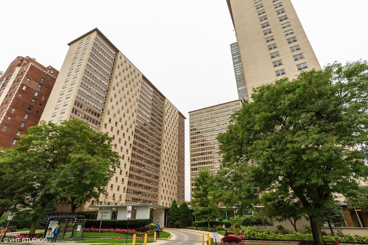 Primary Photo - 3950 N Lake Shore Dr