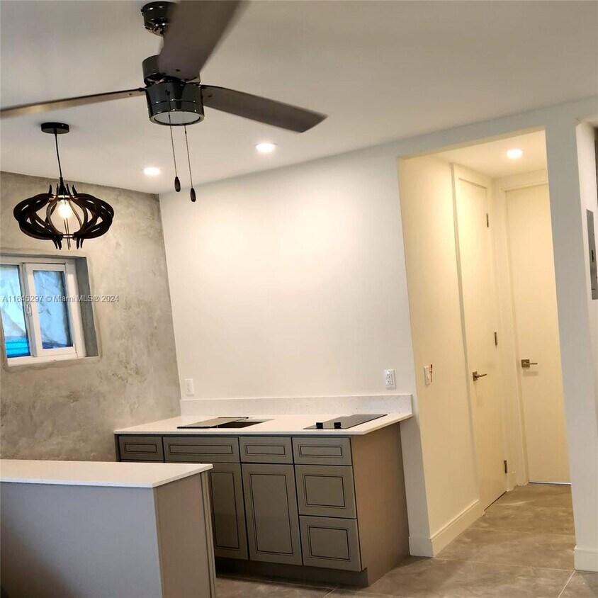 Building Photo - 415 E Oakland Park Blvd