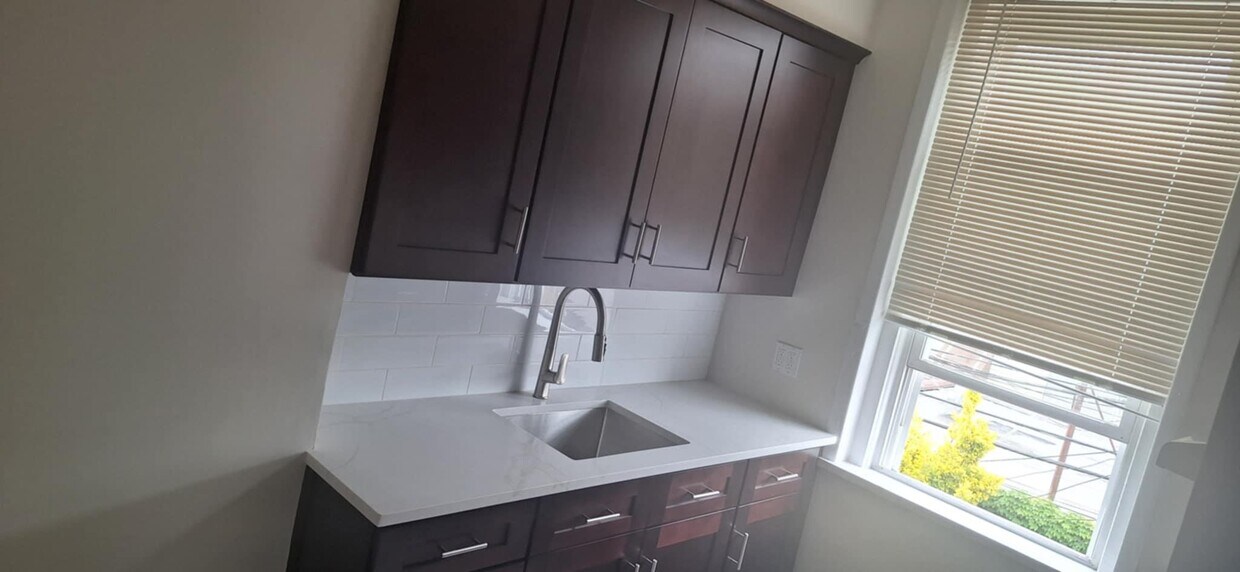 Foto principal - 71-25-71-68 68th St