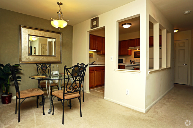 2BR, 1BA - Rochester Ridge