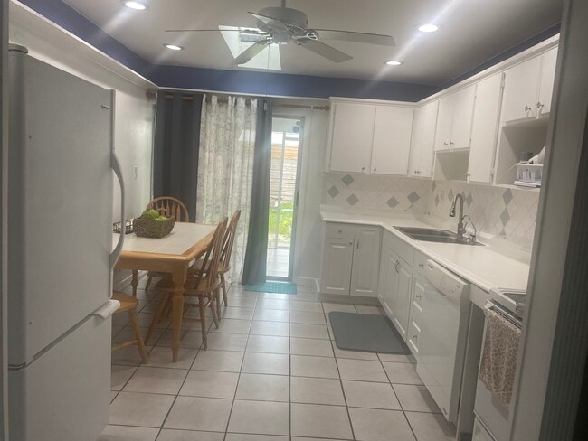 Building Photo - 113 Palamino Cir