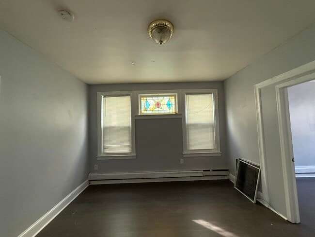 Foto del edificio - 329 Columbia Ave