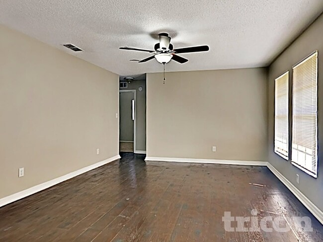 Foto del edificio - 816 Centerwood Ct