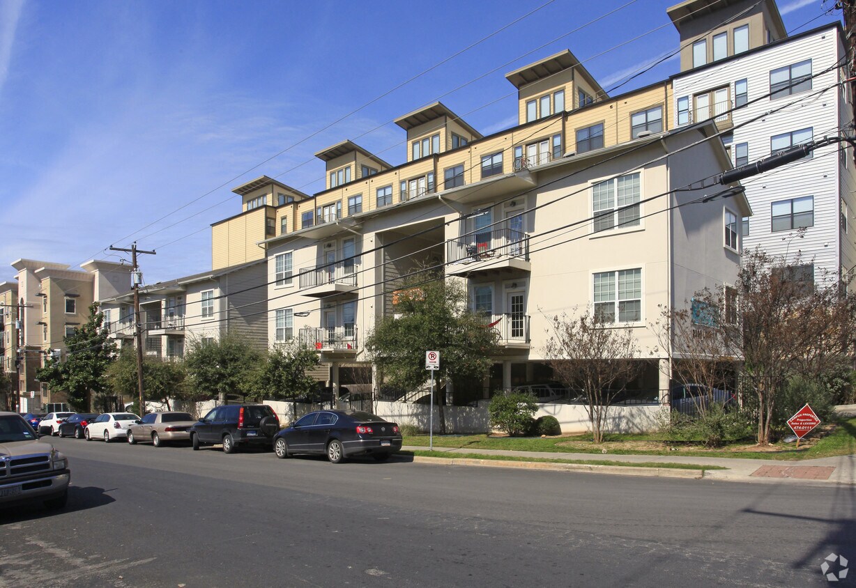 Primary Photo - 1100 W 25th St
