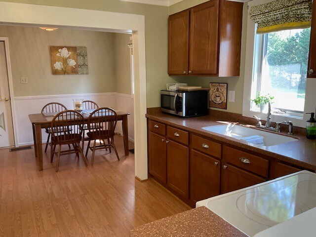 Foto del edificio - 4650 E Lakeview Dr