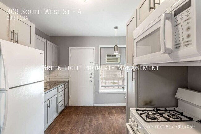 Building Photo - 308 S W St