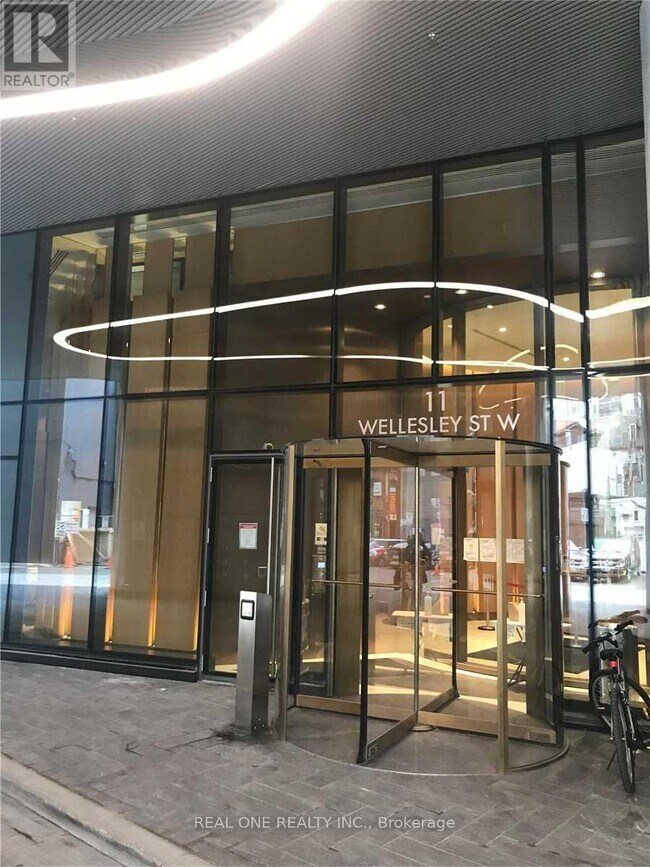 Photo du bâtiment - 11 Wellesley St W