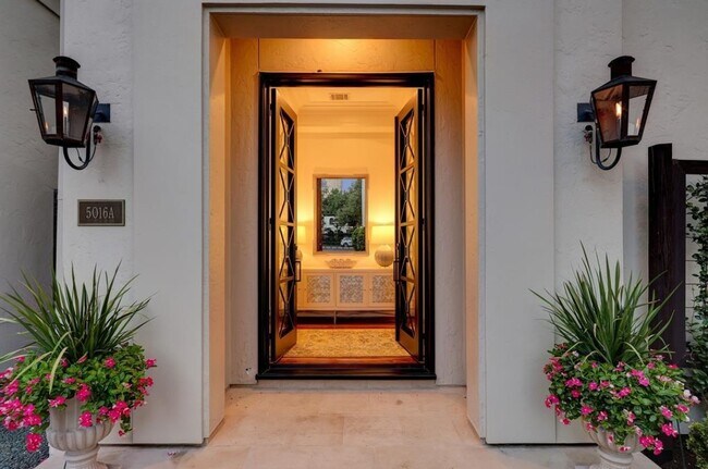 Building Photo - 5016A Tangle Ln