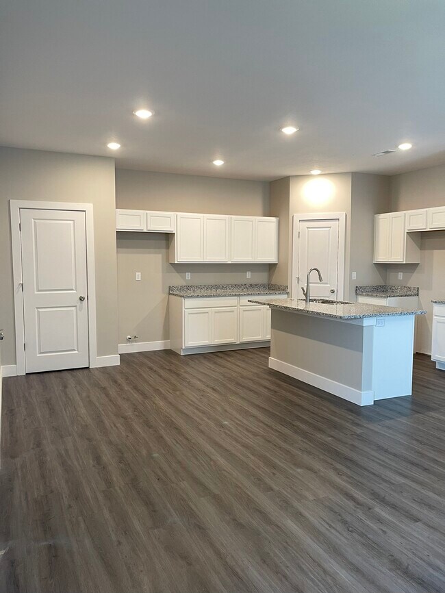 Foto del edificio - 5136 N Cypress St