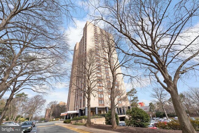 Foto del edificio - 9701 Fields Rd