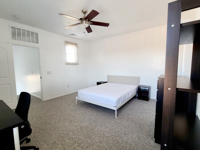 Foto del edificio - 4305 E Jasper Dr