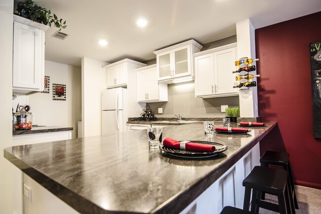 Kitchen - College Towne Apartments