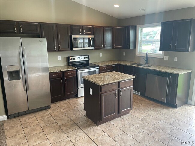 Building Photo - 32 Rolling Rock Creek Ct